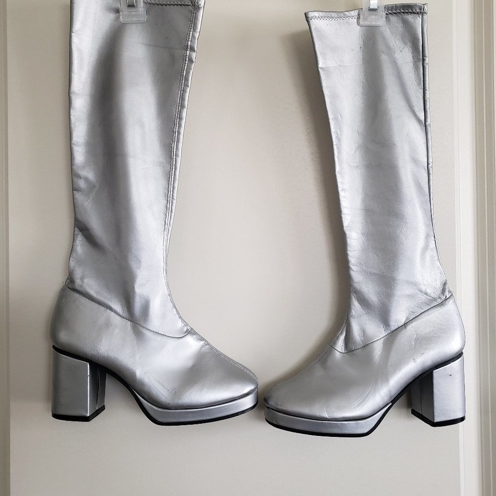 Women's fashion boots Size 6 Chinese Laundry